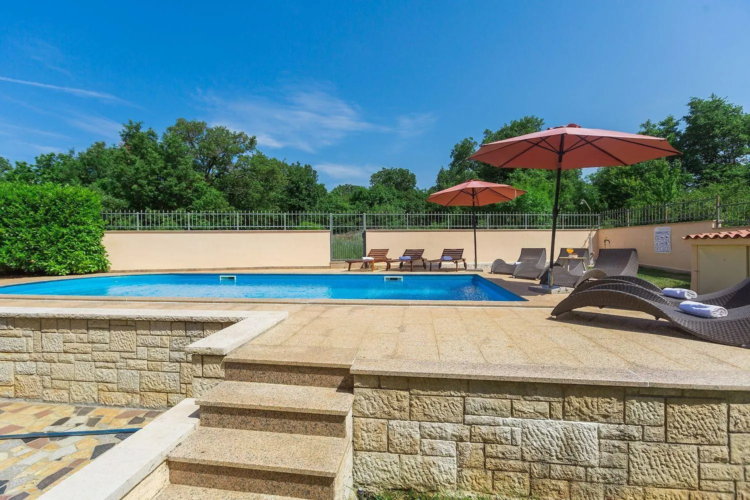 Traumhaftes Apartment Nur 250 Meter Zum Strand Mit Meerblick, Pool, Grillbereich, Privatparkplatz Porec