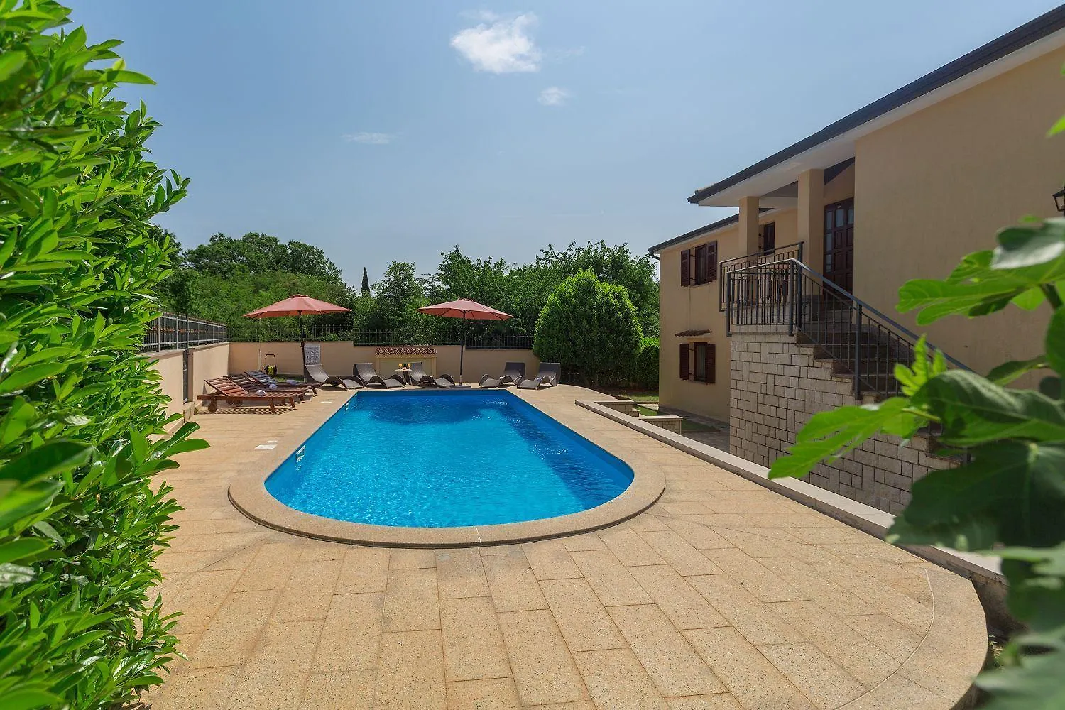 Traumhaftes Apartment Nur 250 Meter Zum Strand Mit Meerblick, Pool, Grillbereich, Privatparkplatz Porec