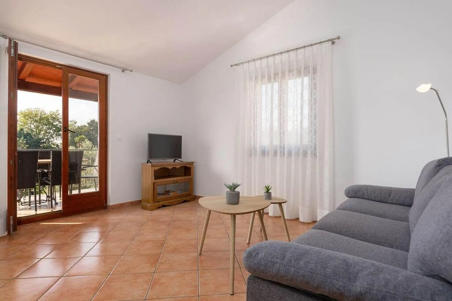 Traumhaftes Apartment Nur 250 Meter Zum Strand Mit Meerblick, Pool, Grillbereich, Privatparkplatz Porec