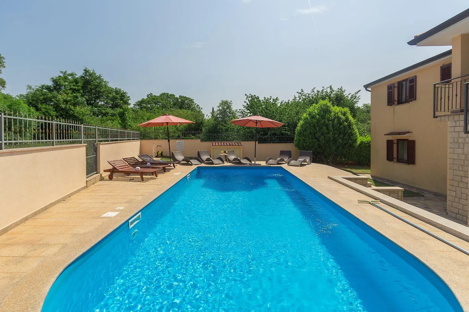 Traumhaftes Apartment Nur 250 Meter Zum Strand Mit Meerblick, Pool, Grillbereich, Privatparkplatz Πόρετς